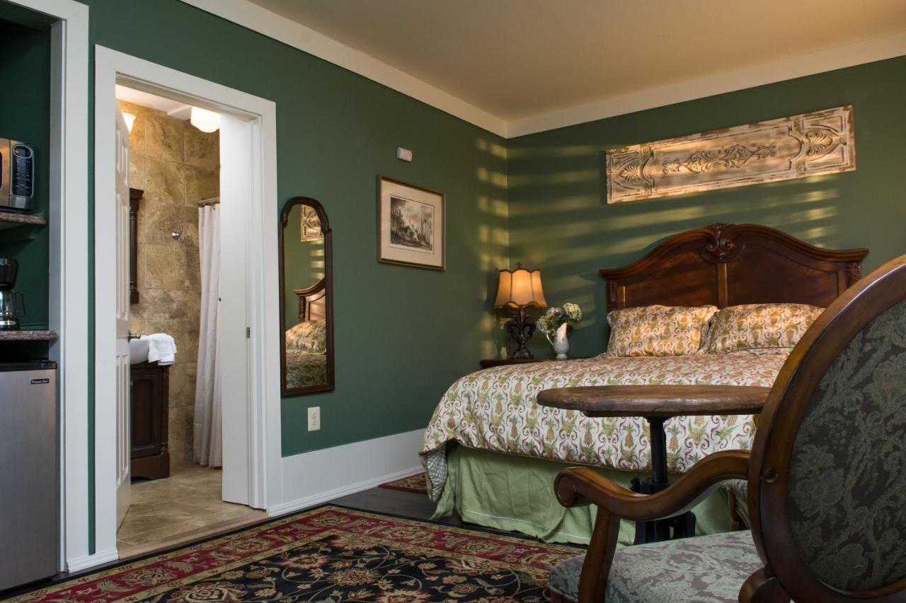 Colonial Smithville