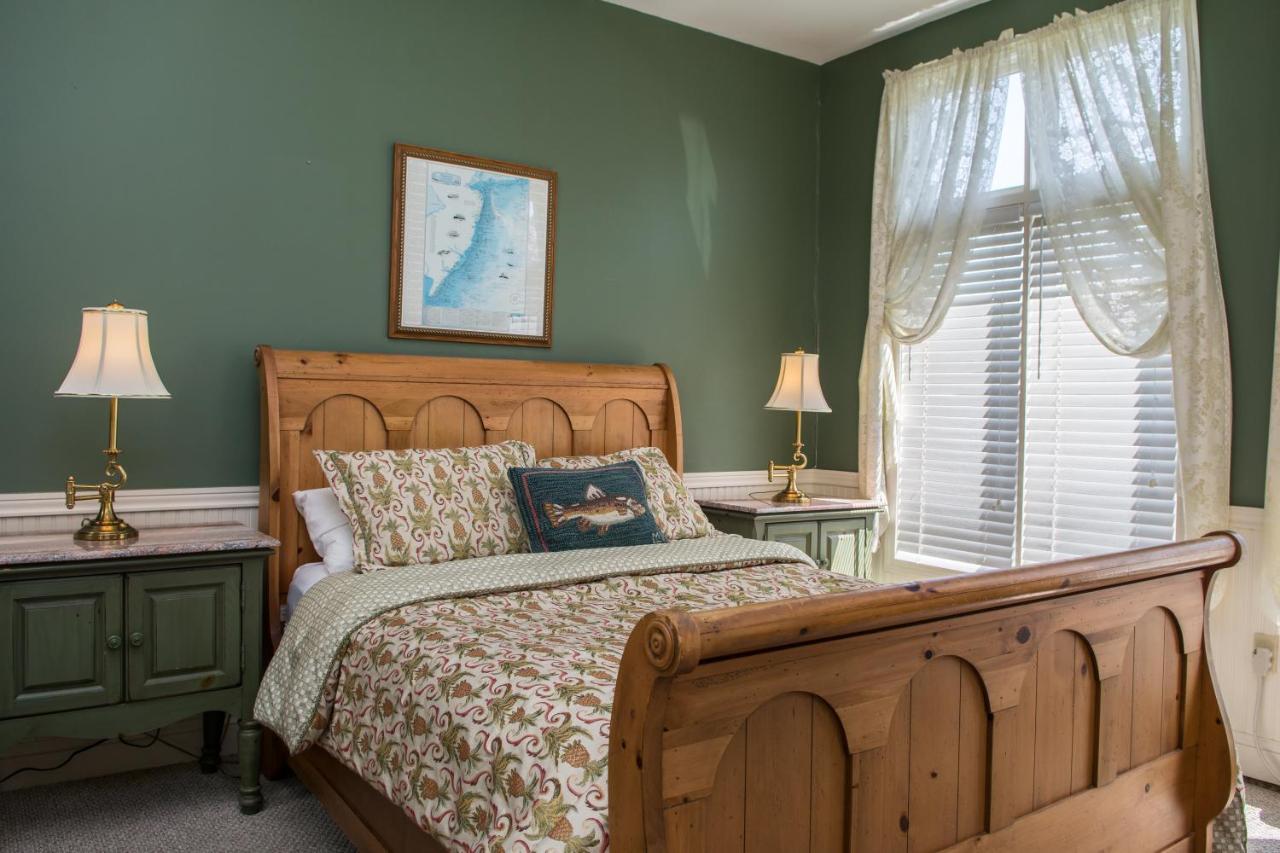 Colonial Bed & Breakfast
