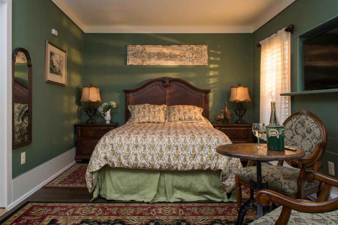 Bed & Breakfast Colonial
