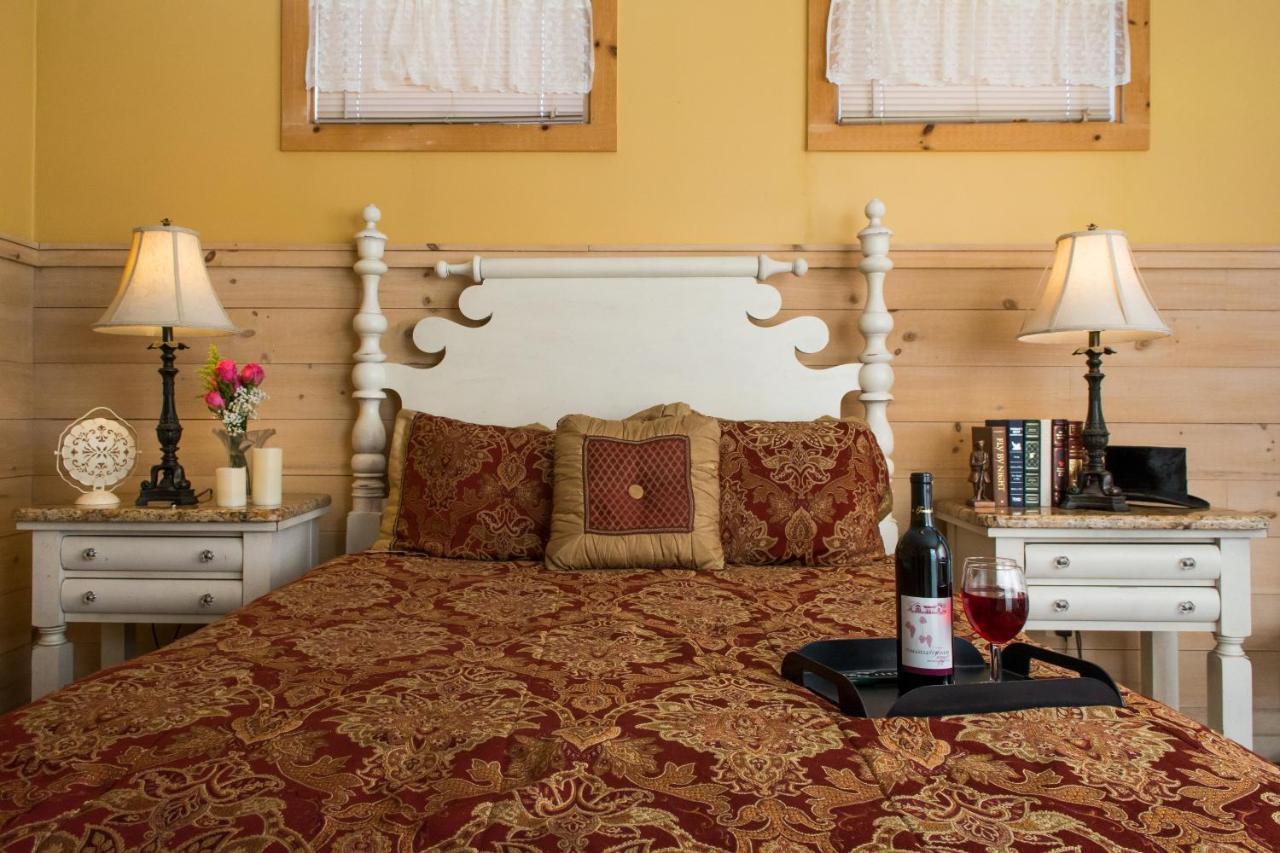 Colonial Bed & Breakfast 4*