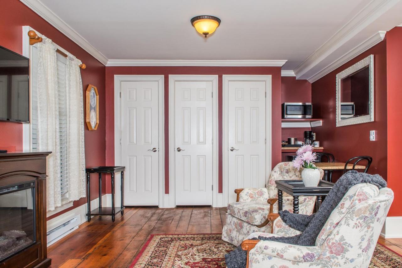 Colonial 4*
